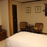 Crown Insadong