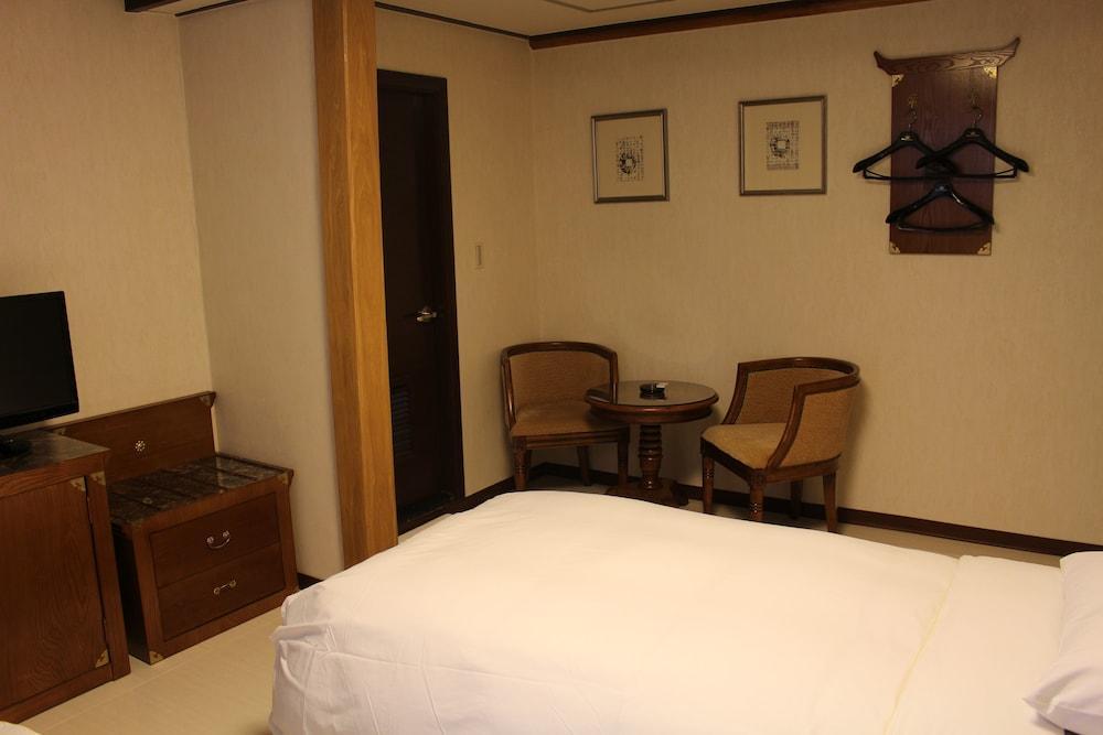Crown Insadong Hotel Seoul