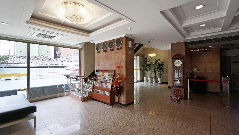 Crown Insadong 3*